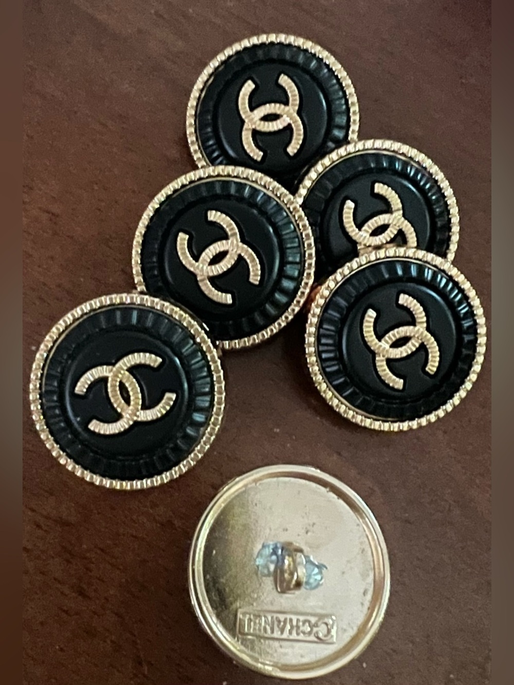 (Set of 6-20mm)Black enamel/Gold tone metal back and CC logo/Stamp